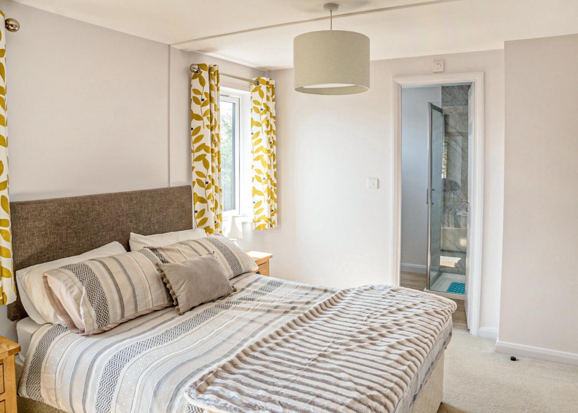 Hawthorn Glen Lodges Downham Market Phòng bức ảnh