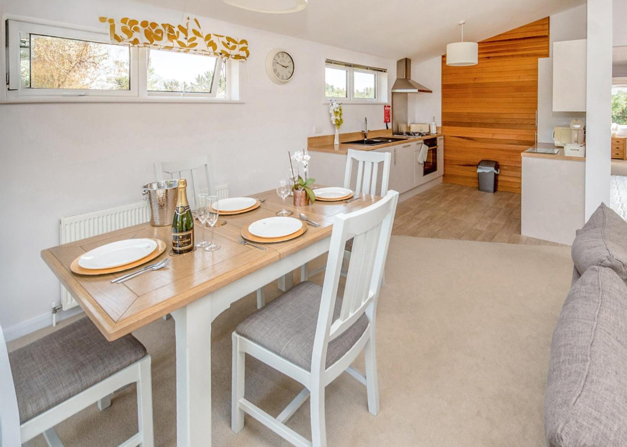 Hawthorn Glen Lodges Downham Market Phòng bức ảnh