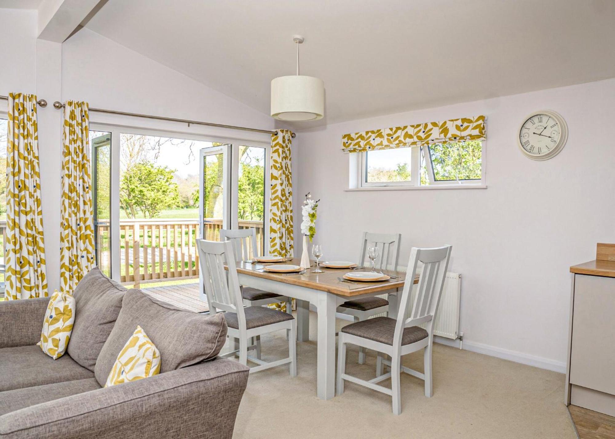 Hawthorn Glen Lodges Downham Market Phòng bức ảnh