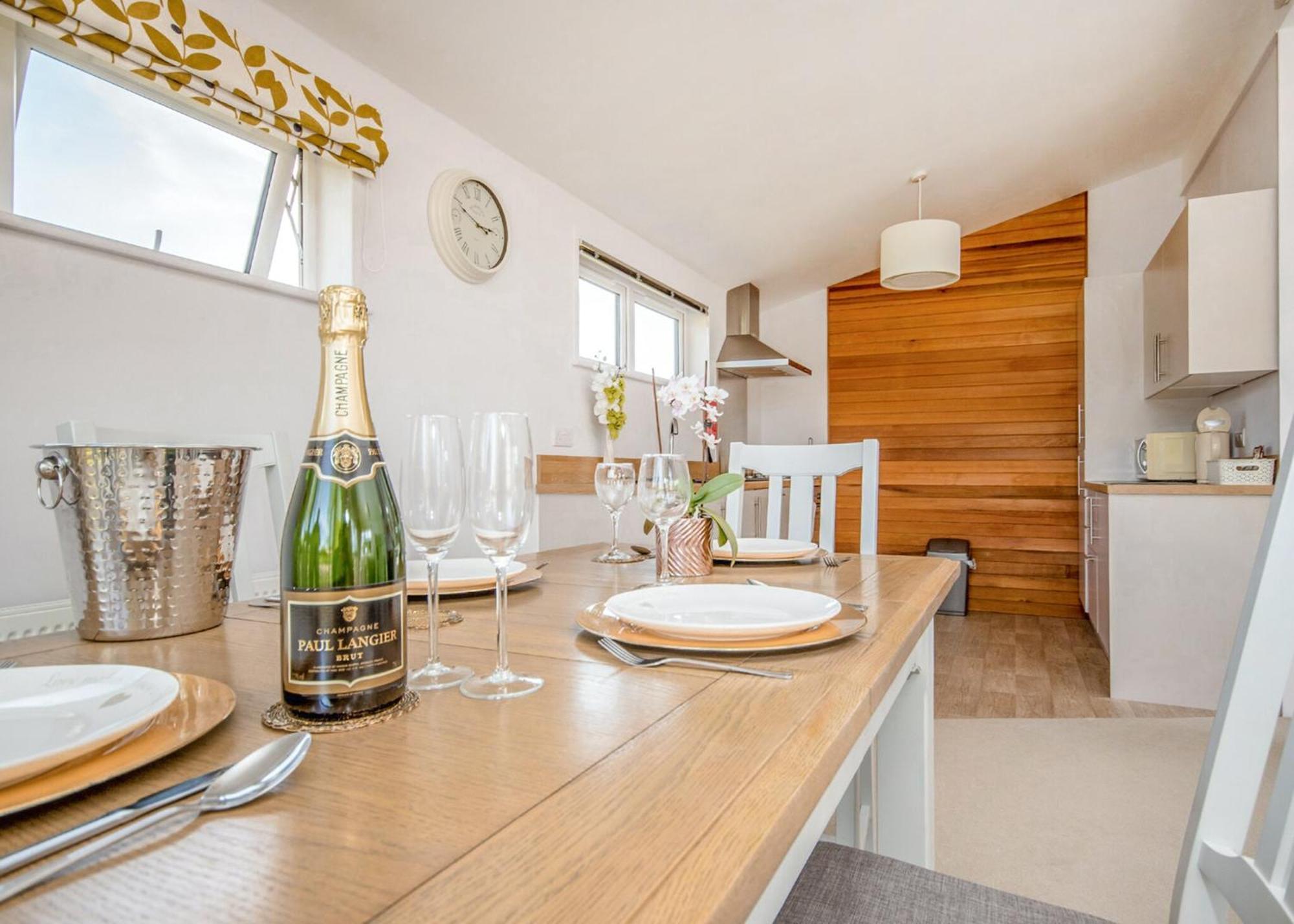 Hawthorn Glen Lodges Downham Market Phòng bức ảnh