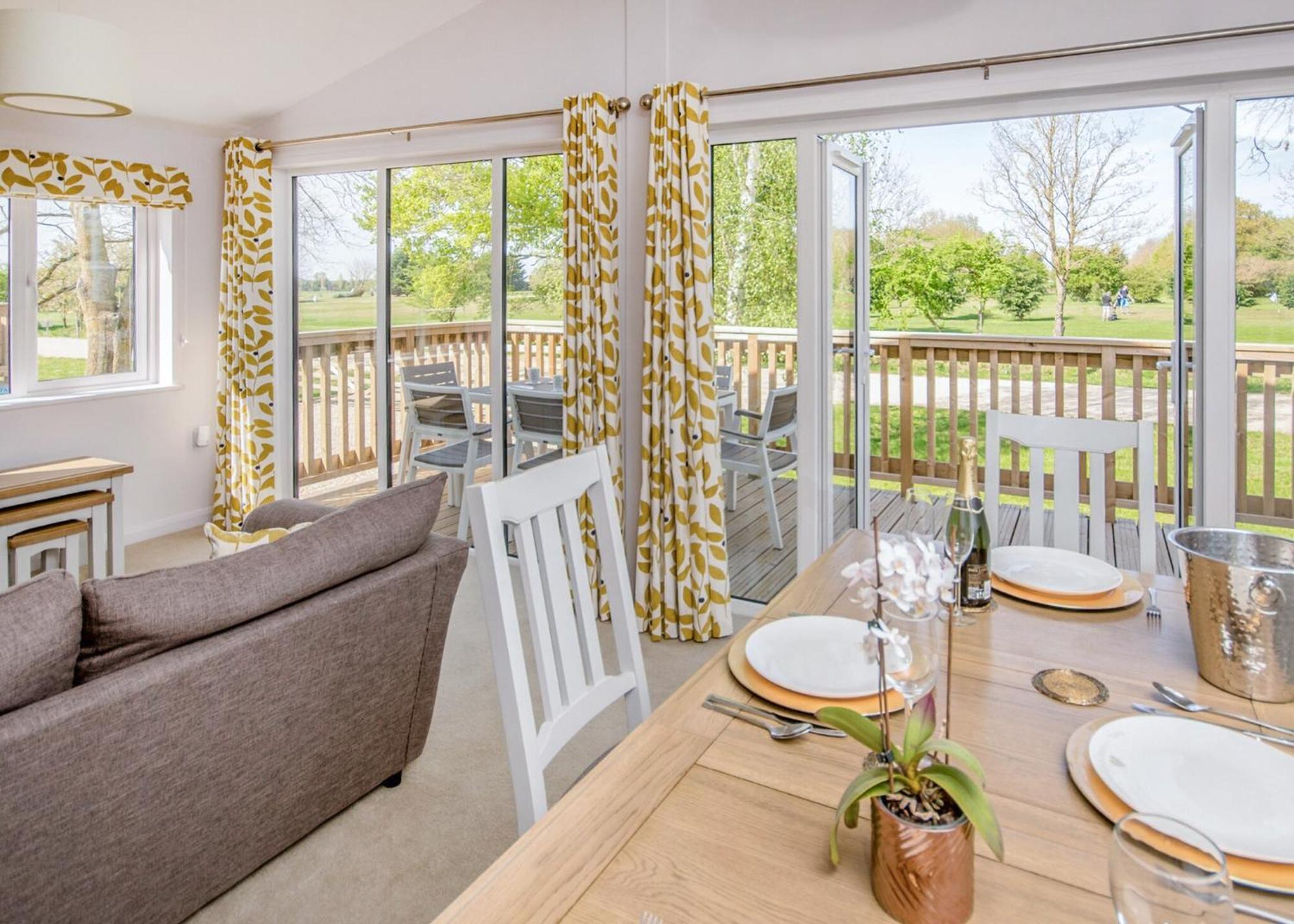Hawthorn Glen Lodges Downham Market Phòng bức ảnh